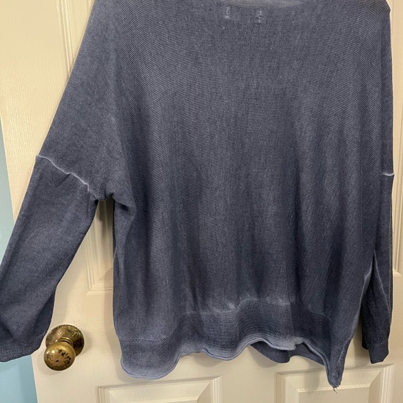 Bella Amore Made in Italy oversized Blue top with Distressing and Embellishments - Picture 6 of 9